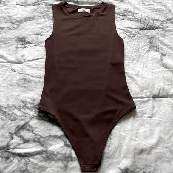 Selling clothes from Aritzia. Message for details, I am open to negotiations! - Picture 6 of 10